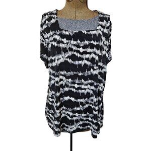 Liz Claiborne Woman 2X Black White Abstract Print Top 2X Short Sleeve Stretch